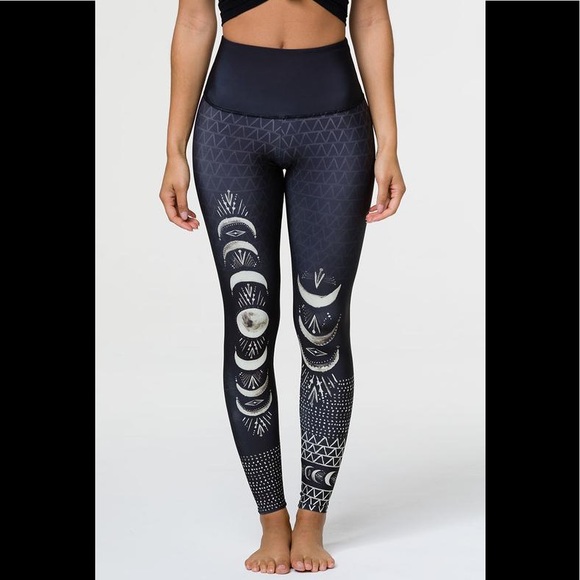 🌺RARE Onzie Las Lunas leggings
